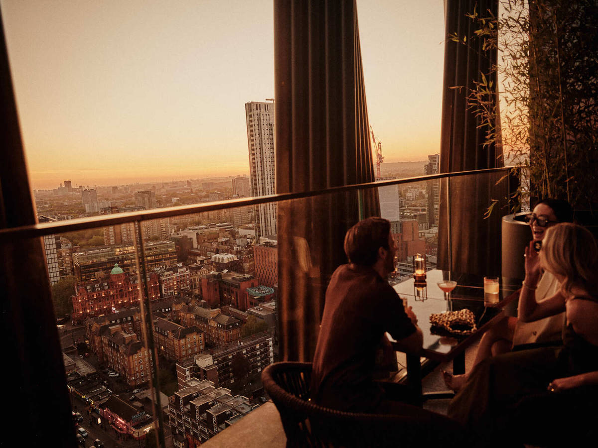 Dieses luxuriöse Wolkenkratzerrestaurant ist das höchstgelegene Restaurant in Shoreditch Dieses luxuriöse Wolkenkratzerrestaurant ist das höchstgelegene Restaurant in Shoreditch