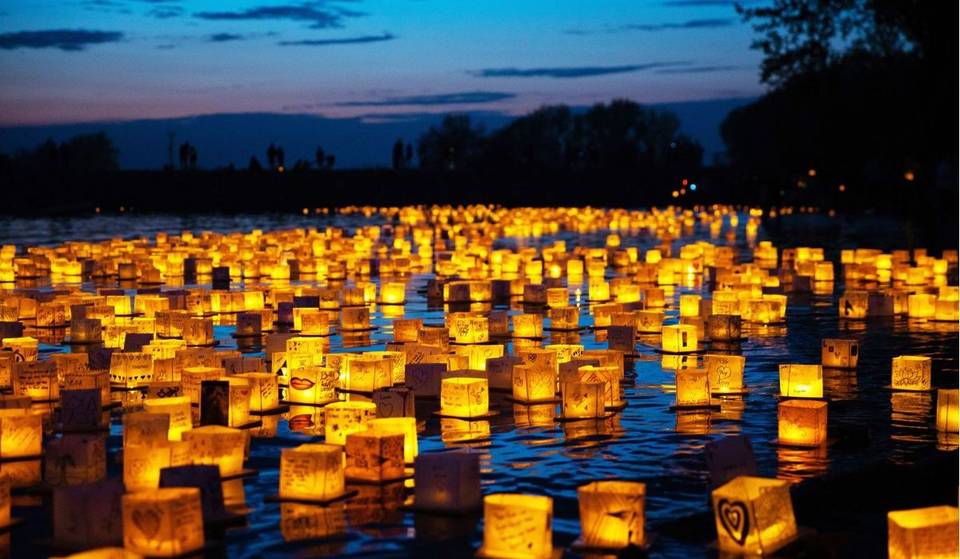 Un festival encantador que recuerda a Tailandia, con miles de farolillos flotantes, llega a Londres solo durante tres noches