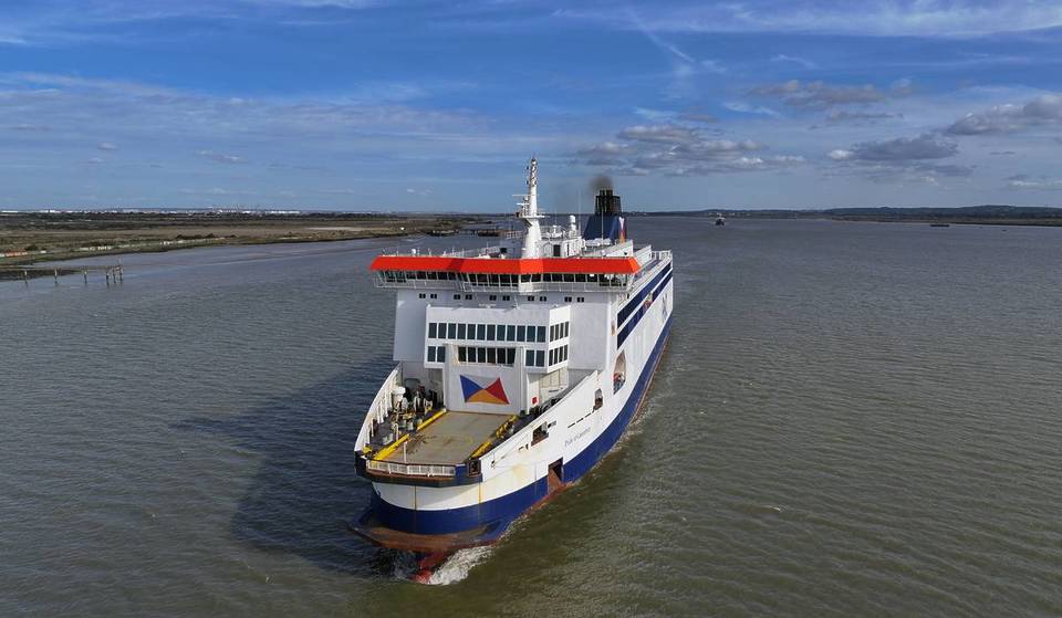 Este servicio de ferry nocturno conecta directamente el Reino Unido con la «Puerta al Mundo», y está a punto de estrenar una nueva y lujosa sala de descanso