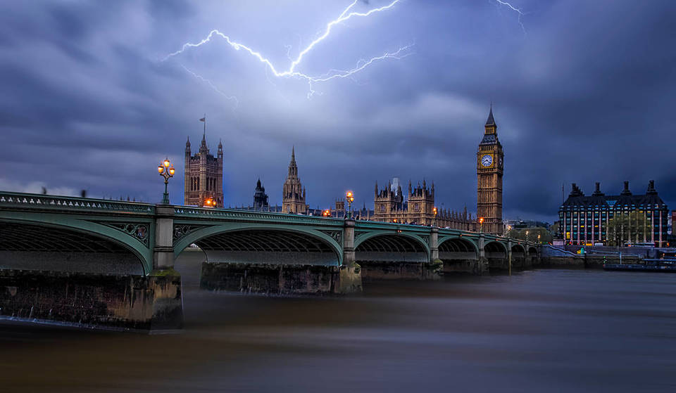 Das Met Office warnt vor weiteren Gewittern tropischen Ausmaßes, nachdem innerhalb von nur 24 Stunden 29.000 Blitzeinschläge das Vereinigte Königreich getroffen haben – hier erfährst du, was dich diese Woche erwartet