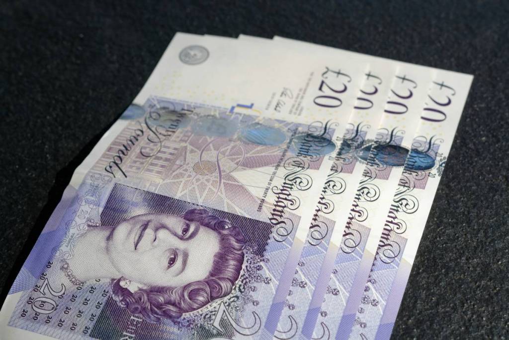HMRC bestätigt 22 % Steuerbelastung auf in Aktien und Anteilen gehaltene ISAs – was ändert sich und wie wirkt es sich auf Sparer aus?