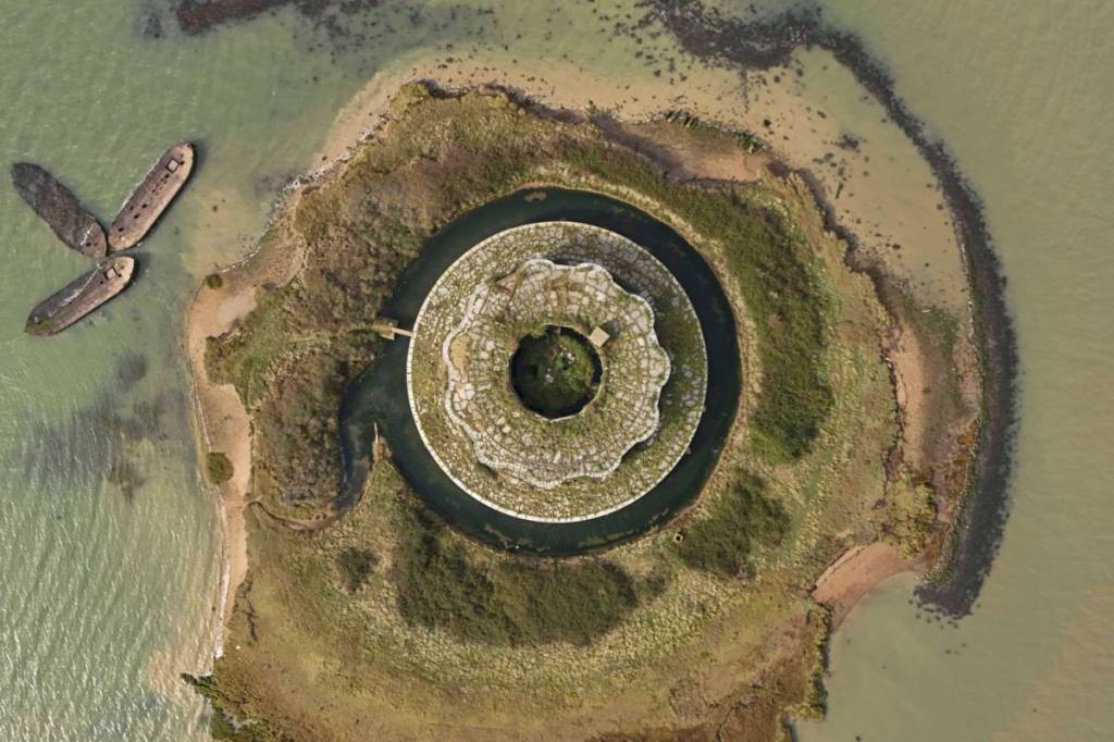 Eine Luftaufnahme von der Spitze des Fort Darnet in Kent am Fluss Medway