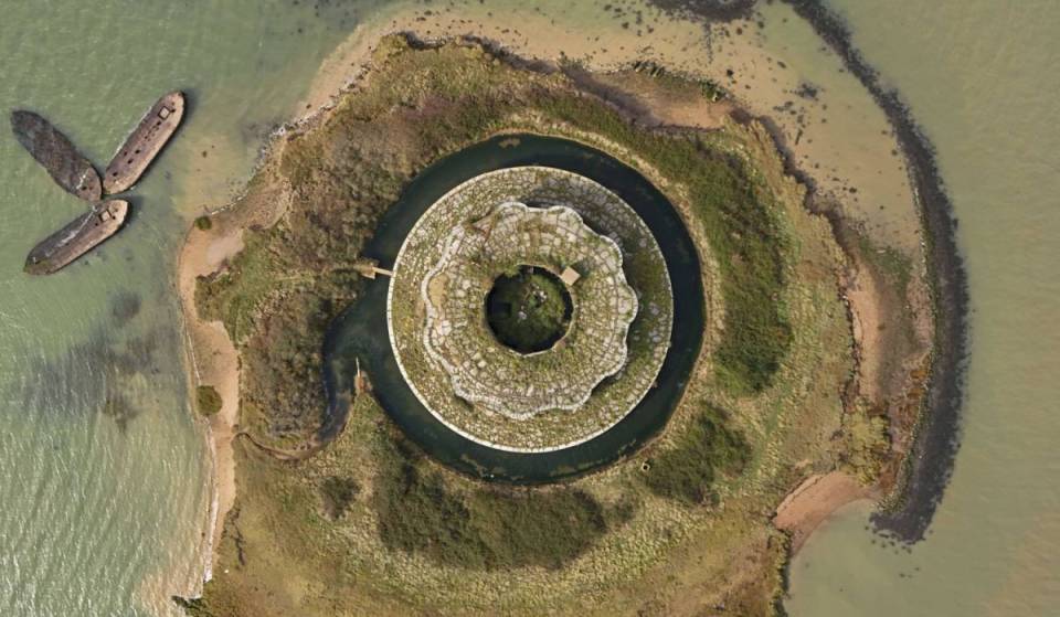 Seit Jahrzehnten am Fluss Medway verlassen, soll eine 150 Jahre alte viktorianische Seefestung in der Nähe von London eine umfassende Umgestaltung erfahren – und könnte zu einer der ungewöhnlichsten Attraktionen Großbritanniens werden
