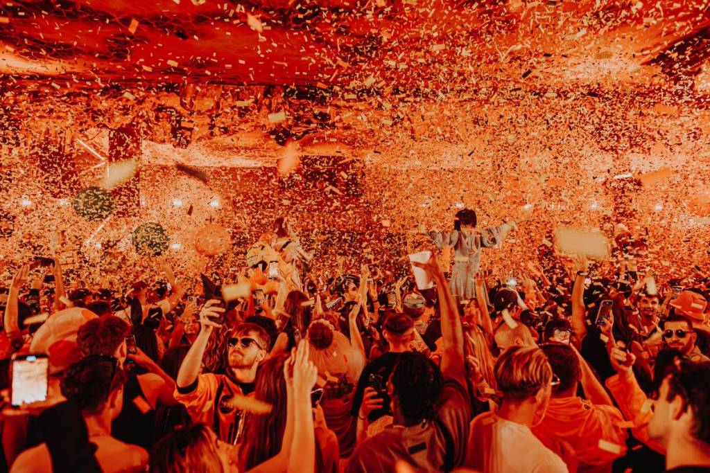 Nach einer zweijährigen Pause kehrt Elrows legendäres Horroween-Festival zur größten Halloween-Feier Londons nach Drumsheds zurück