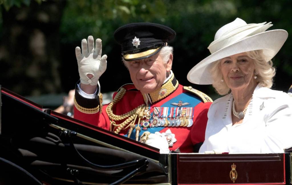 Tausende versammelten sich im Zentrum von London, um den offiziellen Geburtstag von König Karl III. zu feiern