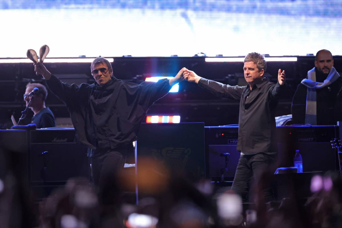 Berichten zufolge bereitet sich Oasis darauf vor, eine Reihe von Live-Terminen bekannt zu geben – darunter eine Rückkehr nach Knebworth und „12 Nächte“ im Etihad Stadium in Manchester Berichten zufolge bereitet sich Oasis darauf vor, eine Reihe von Live-Terminen bekannt zu geben – darunter eine Rückkehr nach Knebworth und „12 Nächte“ im Etihad Stadium in Manchester