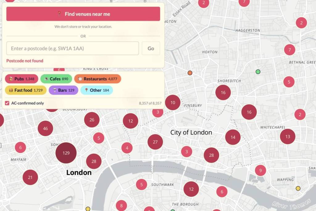 Eine Karte mit Punkten, die Orte markieren, an denen Sie in London einen klimatisierten Veranstaltungsort finden können
