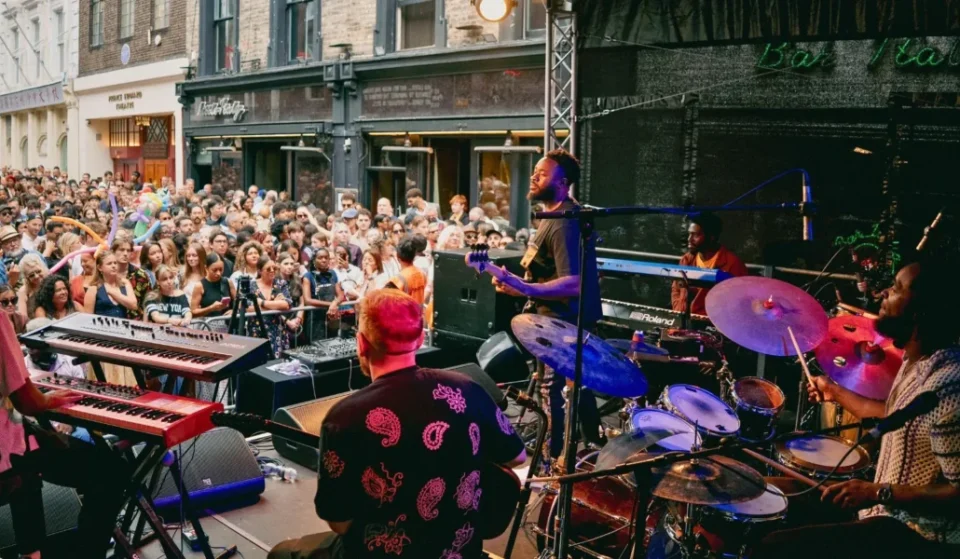 Este lendário clube de jazz londrino vai dar uma festa enorme nas ruas do Soho no próximo mês — e a entrada é totalmente gratuita