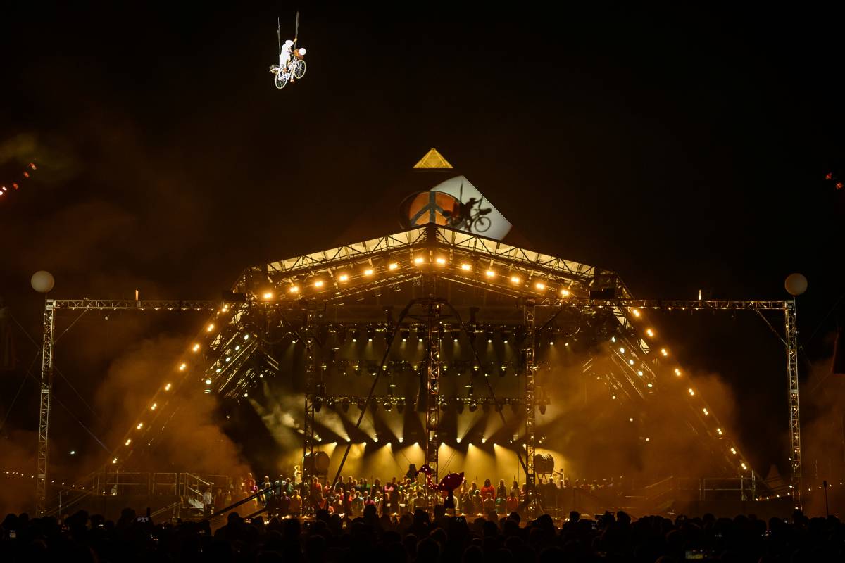 When will tickets to Glastonbury Festival 2027 go on sale?