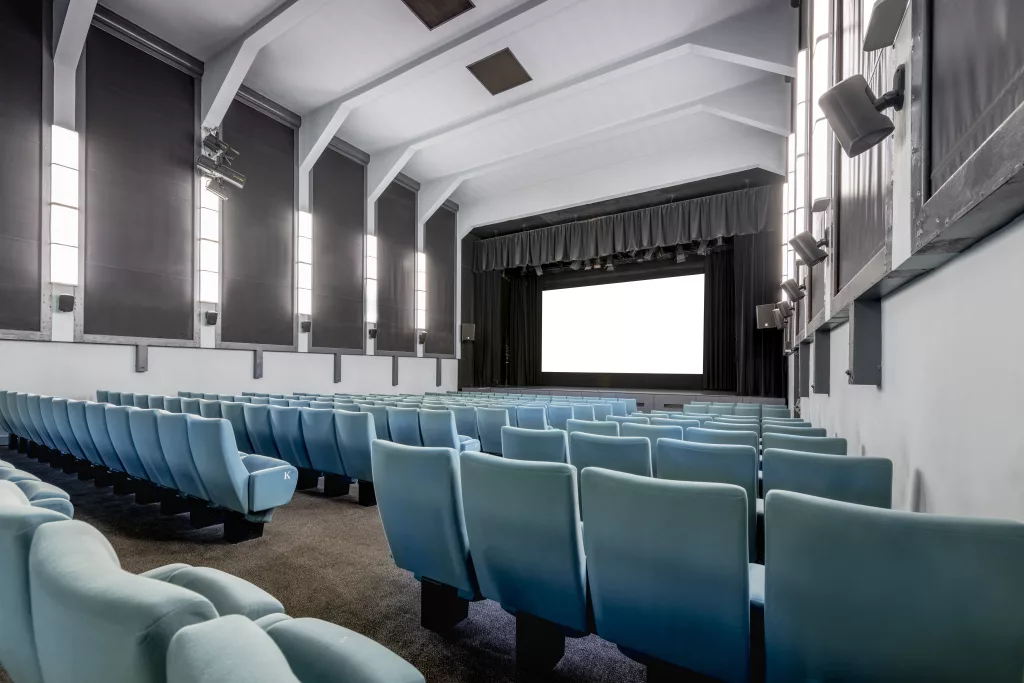 Interiores del Cine Lumière, un cine de autor en Bute Street