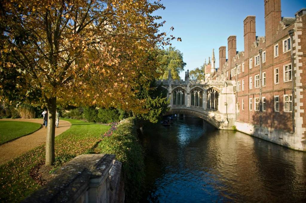 cambridge uni by the river