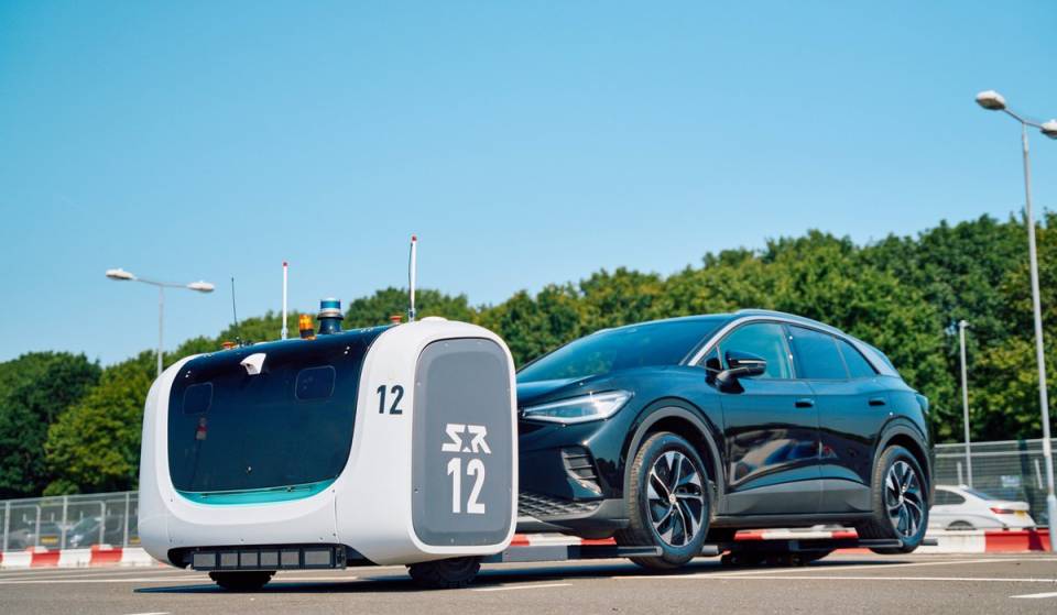 L’aeroporto di Londra Gatwick sta lanciando il primo servizio di parcheggio robotizzato del Regno Unito – e non dovrai nemmeno consegnare le chiavi