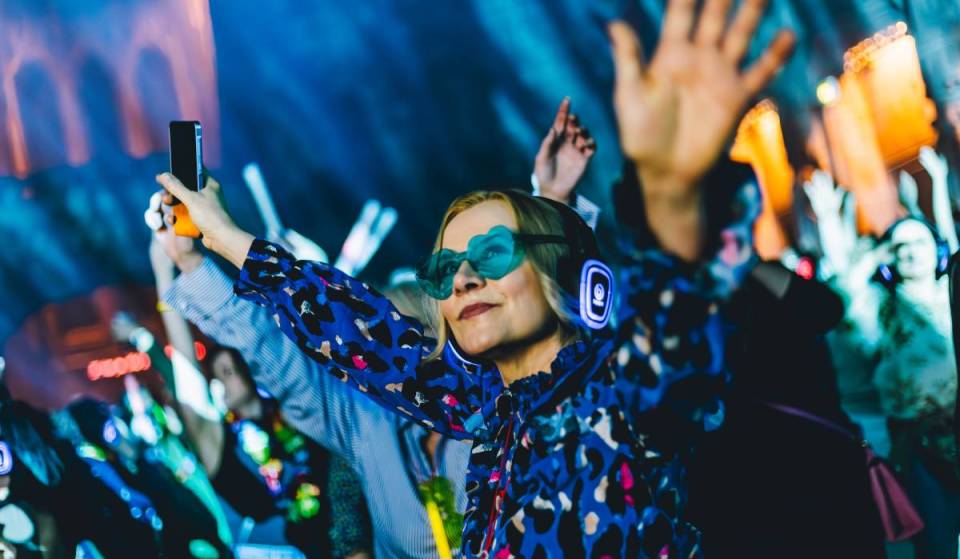Een van de meest iconische attracties van Londen verandert voor één avond in een gigantische stille disco – en dit evenement zal je versteld doen staan