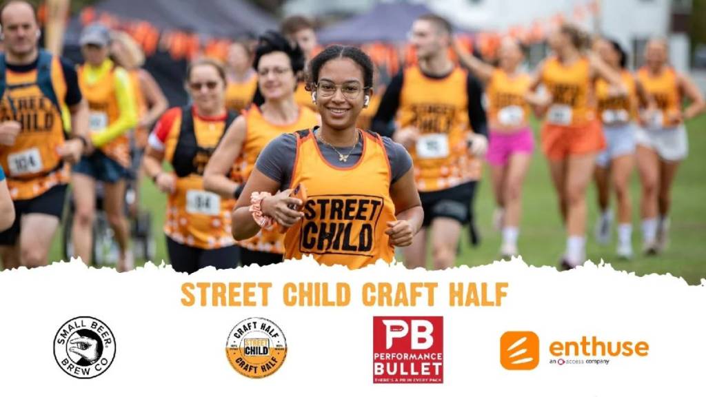 Ein Bannerbild, das Läufer bei einem Marathon über dem Schriftzug „Street Child Craft Half“ und den Logos der Brauereien und Organisationen zeigt, die die Veranstaltung sponsern