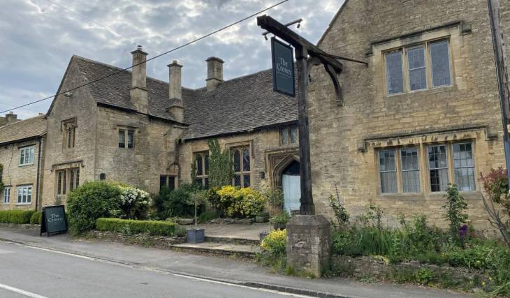 One of England’s oldest inns where Queen Elizabeth I stayed is up for sale – this 640-year-old Cotswolds inn has served pints since 1384