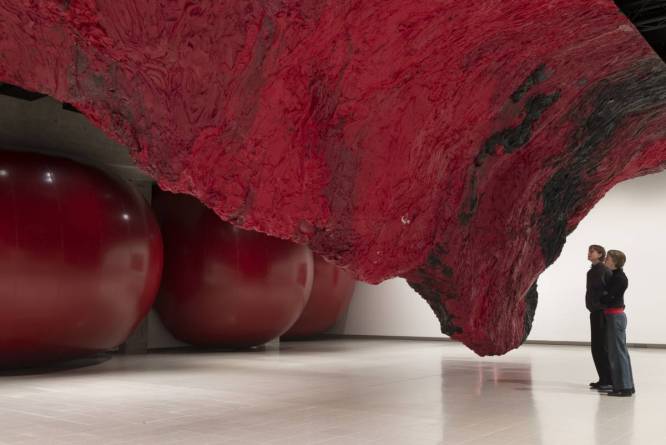 This one-night-only late-night art experience allows you to experience some of the city’s most striking new sculptural artworks in a whole new light alongside musical performances – here’s our guide to making the most of the late-night gallery experience