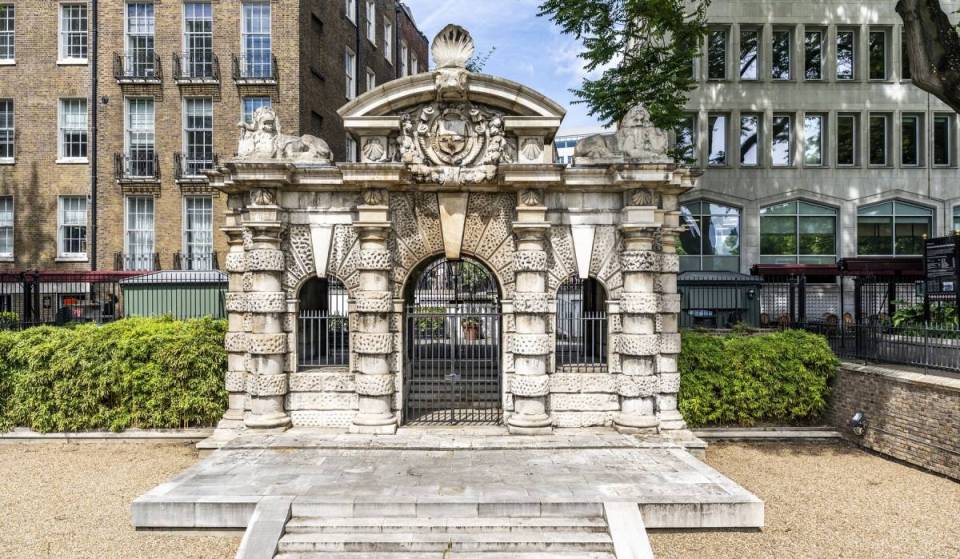 Hay una puerta olvidada, catalogada como de grado I, que da al Támesis y que está a más de 100 metros del agua, y que revela una parte fascinante de la historia marítima de Londres