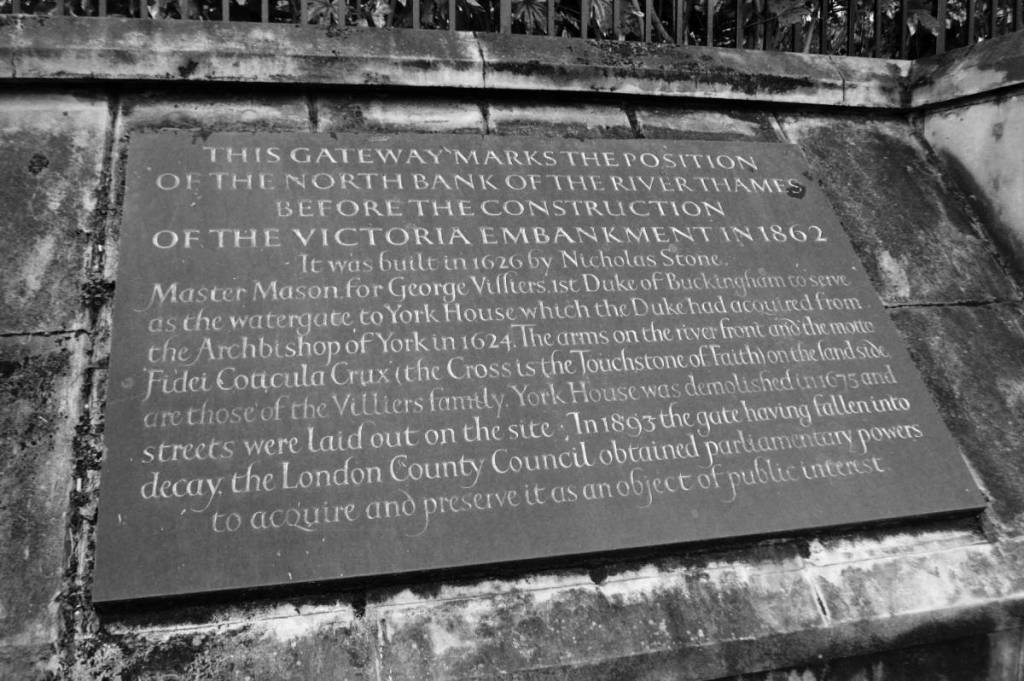 une plaque expliquant l'histoire du York Watergate