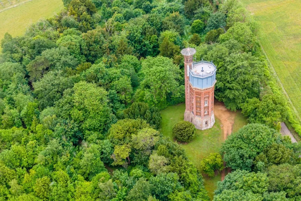 imagem aérea da torre de água na propriedade de Sandringham