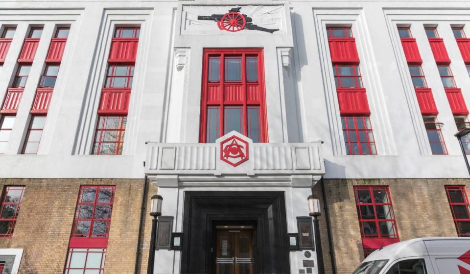 Diese 500 Millionen Pfund teuren Luxuswohnungen entstehen im Inneren des verlassenen, unter Denkmalschutz stehenden Stadions von Arsenal – wo der historische Highbury-Platz heute ein wunderschöner Garten ist