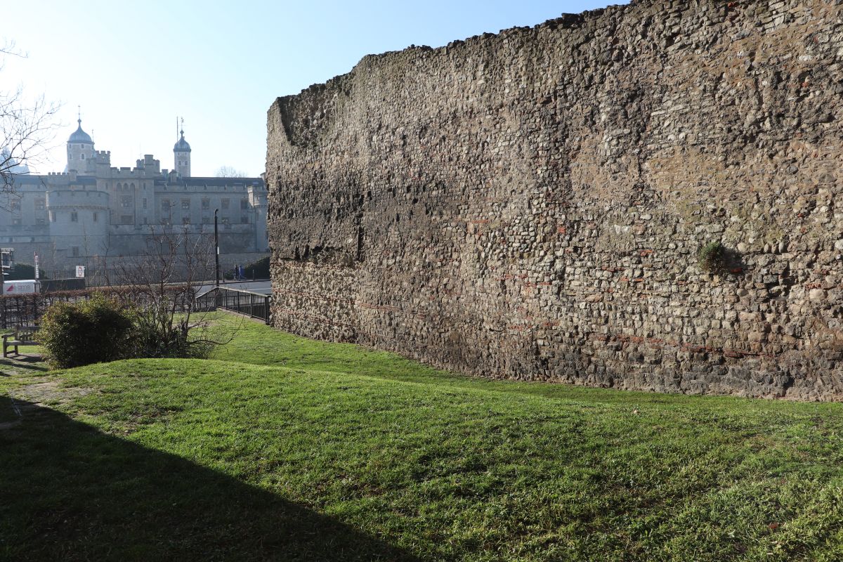 There's a small section of Roman Wall hidden in plain sight inside this central London tube station – and thousands of commuters walk straight past the ancient relic without even noticing