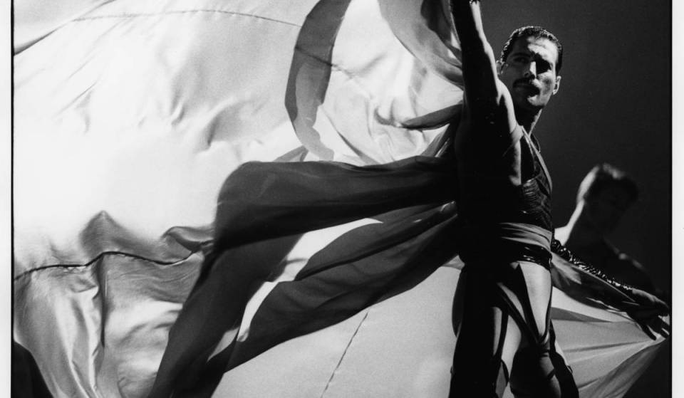 Il mese prossimo al V&amp;A arriverà una mostra gratuita su Freddie Mercury, con 8 dei completi da palco più iconici del leggendario cantante