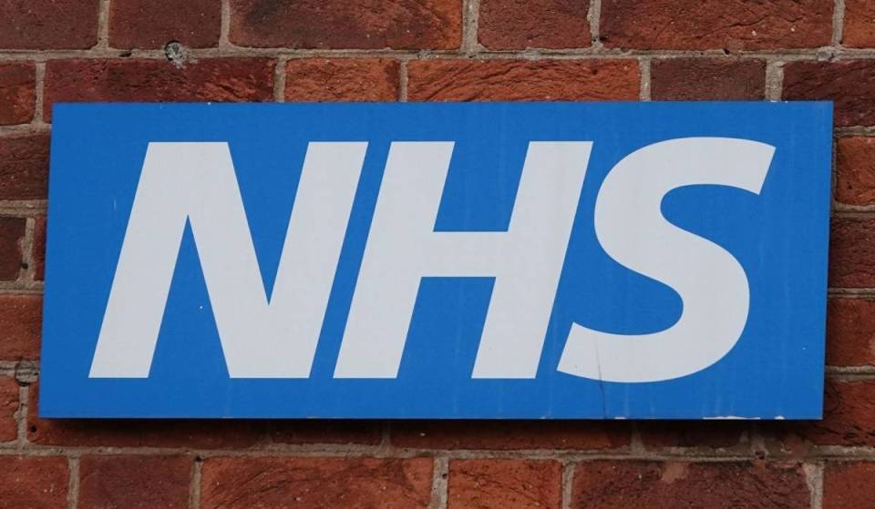 «Uma mudança revolucionária»: Quase 4 milhões de mulheres em Inglaterra vão receber kits gratuitos de teste em casa do NHS para o rastreio do colo do útero, com o objetivo de detetar precocemente o HPV de alto risco