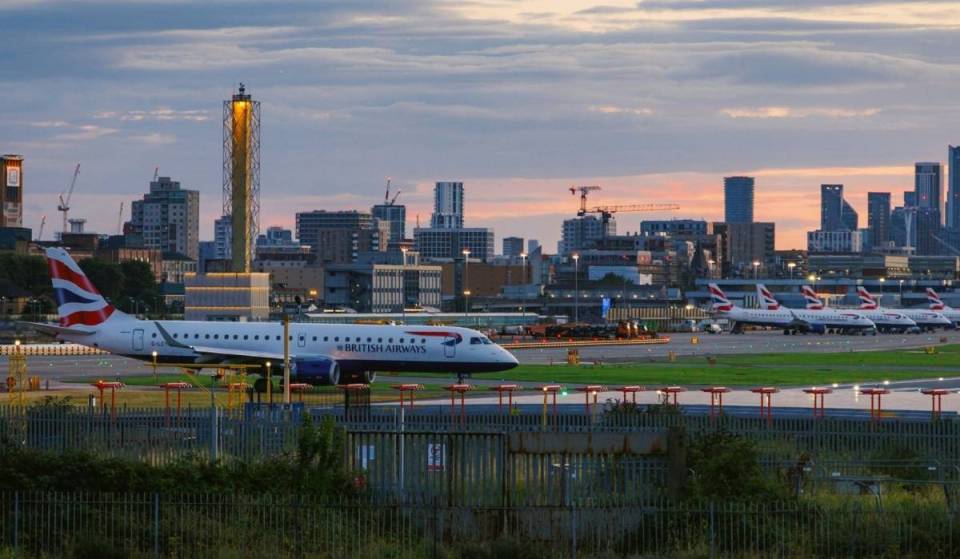 Quais são os aeroportos de Londres que ainda aplicam a regra dos 100 ml de líquidos na bagagem de mão? Aqui está tudo o que precisas de saber