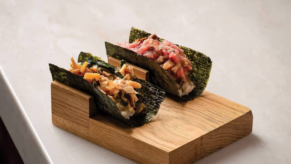 Este encantador local de sushi sirve el sushi de primera calidad más asequible de Londres, con platos a partir de solo 1,80 £ cada uno