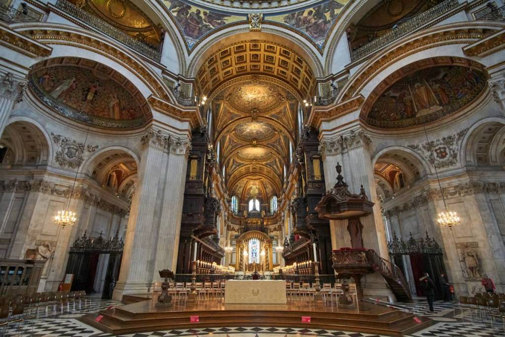 gli splendidi e ricchi di dettagli interni della Cattedrale di St Paul