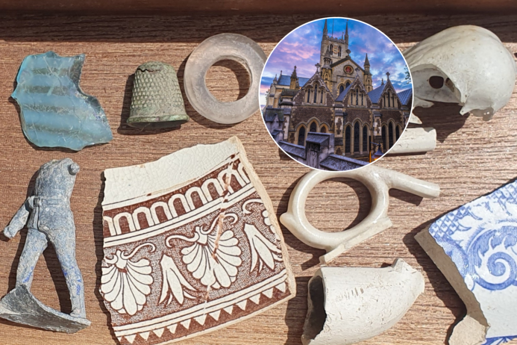 Objetos y cosas perdidas en una caja y la catedral de Southwark en Londres al atardecer