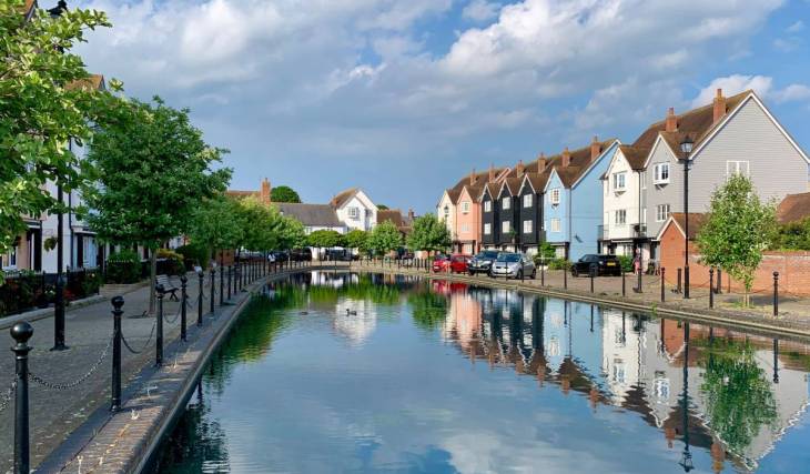 This tiny tranquil town near London is a lesser-known alternative to Whitstable – with historic pubs, pastel cottages, and waterside views