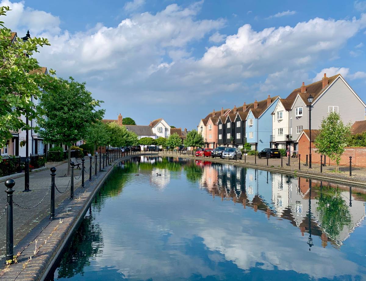 This tiny tranquil town near London is a lesser-known alternative to Whitstable – with historic pubs, pastel cottages, and waterside views