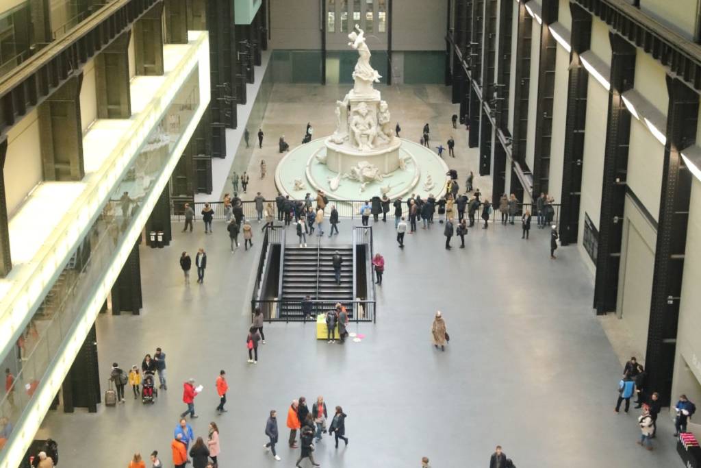 Haupthalle der Tate Modern, von oben betrachtet