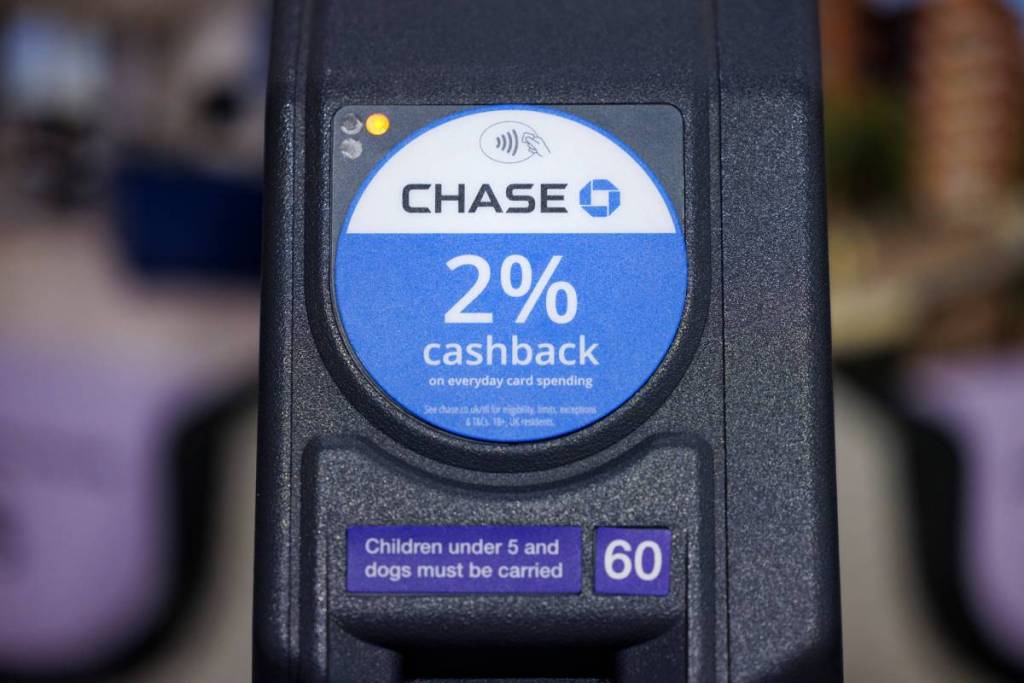 The tube entrance barrier with a sign reading @Chase - 2% cashback on everyday card spending"