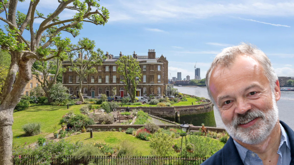 Een beeld van een Georgiaans herenhuis aan de Theems met een overlay van Graham Norton