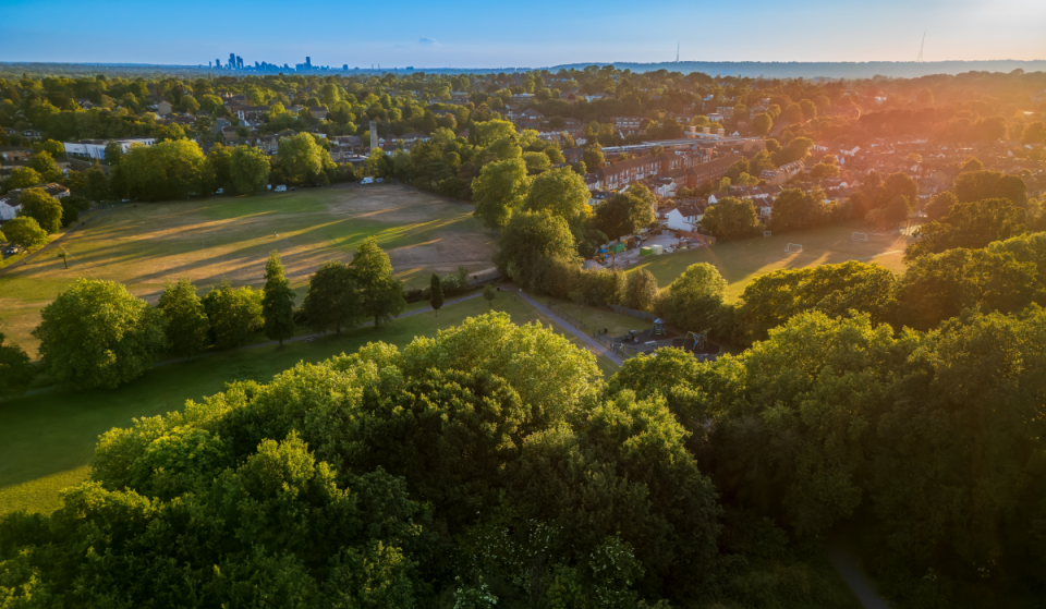 Londons größter Stadtbezirk wurde zu einem der besten Orte in England gekürt, um alt zu werden – gelobt für den schnellen Zugang zu Hausärzten und die zuverlässigen Verkehrsanbindungen
