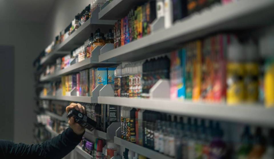 I prezzi dei prodotti per lo svapo e del tabacco sono destinati ad aumentare con l’entrata in vigore domani delle nuove accise nel Regno Unito