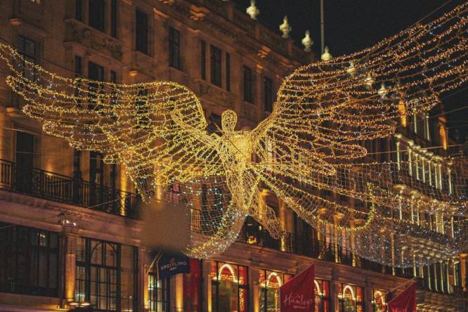This is London’s Christmas light tour you don’t want to miss: sip bubbly through