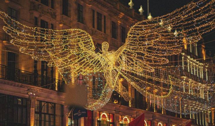 This is London’s Christmas light tour you don’t want to miss: sip bubbly through