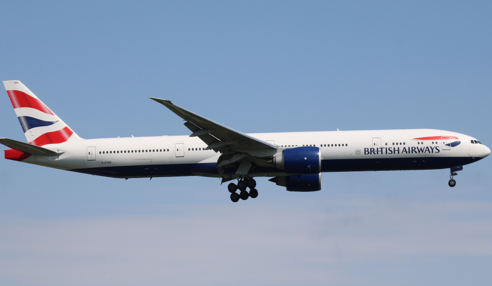 British-Airways-Flug von London nach Chicago musste notlanden, nachdem er innerhalb weniger Minuten 28.000 Fuß an Höhe verloren hatte