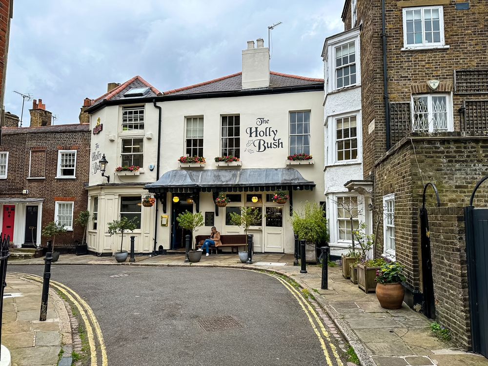 Außenansicht des Pubs „The Holly Bush“ in Hampstead