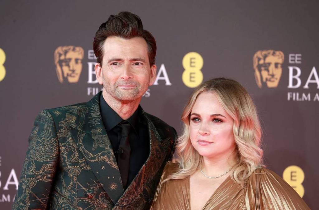 David Tennant e Georgia Tennant posano per le foto sul tappeto rosso dei BAFTA