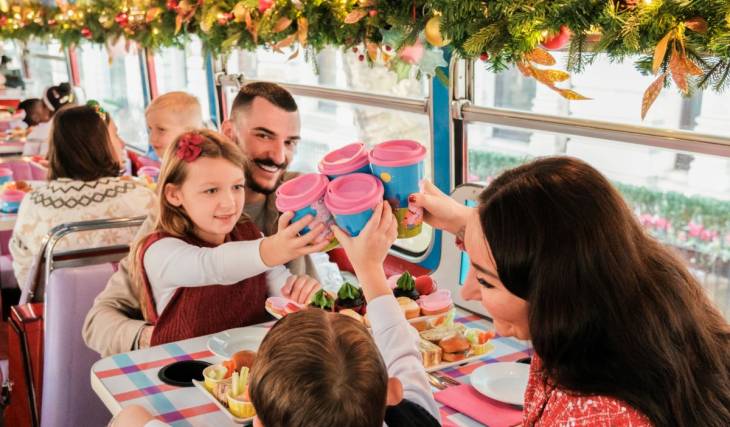 Da Halloween a Natale: questi imperdibili tour in autobus con tè pomeridiano a Londra sono la delizia perfetta per le feste per i bambini