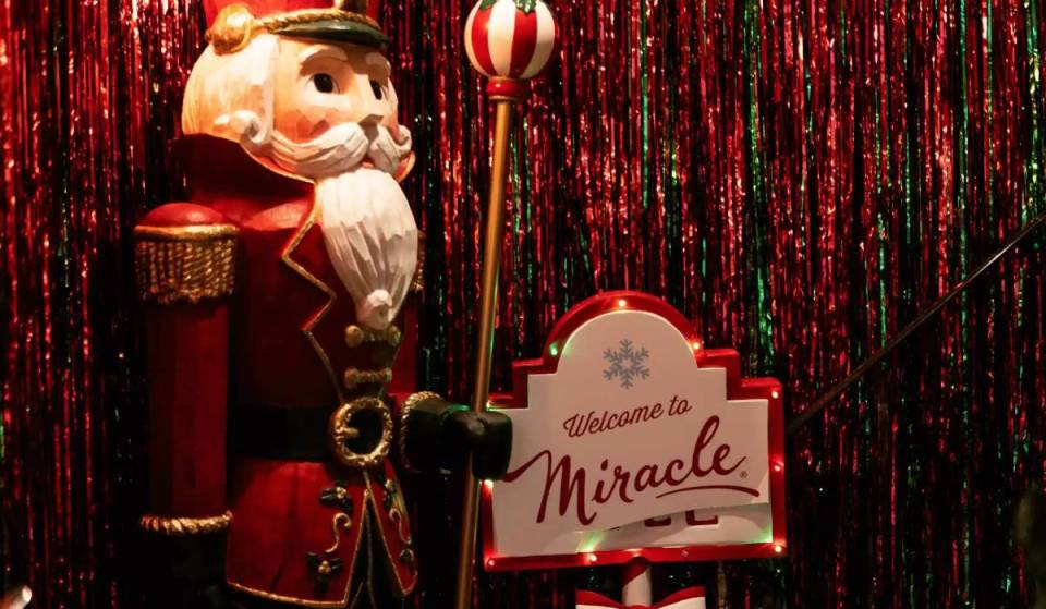 Nächsten Monat kommt eine übertriebene Weihnachtscocktailbar nach London – mit herrlich kitschigem Dekor und fröhlichen Drinks zum Thema Weihnachten