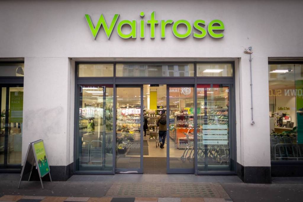 l’ingresso di un supermercato Watirose