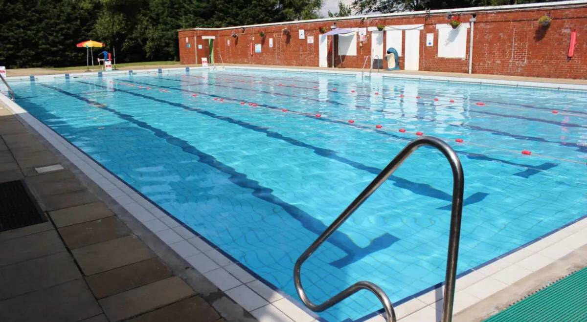 outdoor pools near liverpool nantwich pool