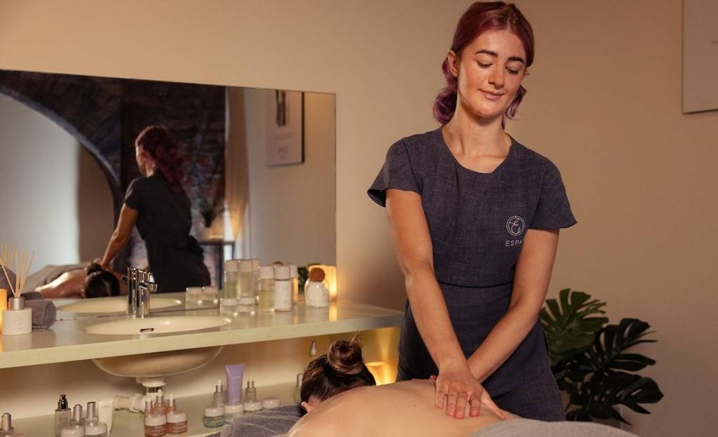 massages in Liverpool woman massaging