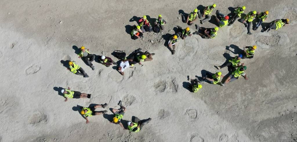 “Never Seen Before” Largest Dinosaur “Highway” In Europe Has Been Discovered In The UK Dating Back 166 Million Years – Boasting Almost 100 Footprints
