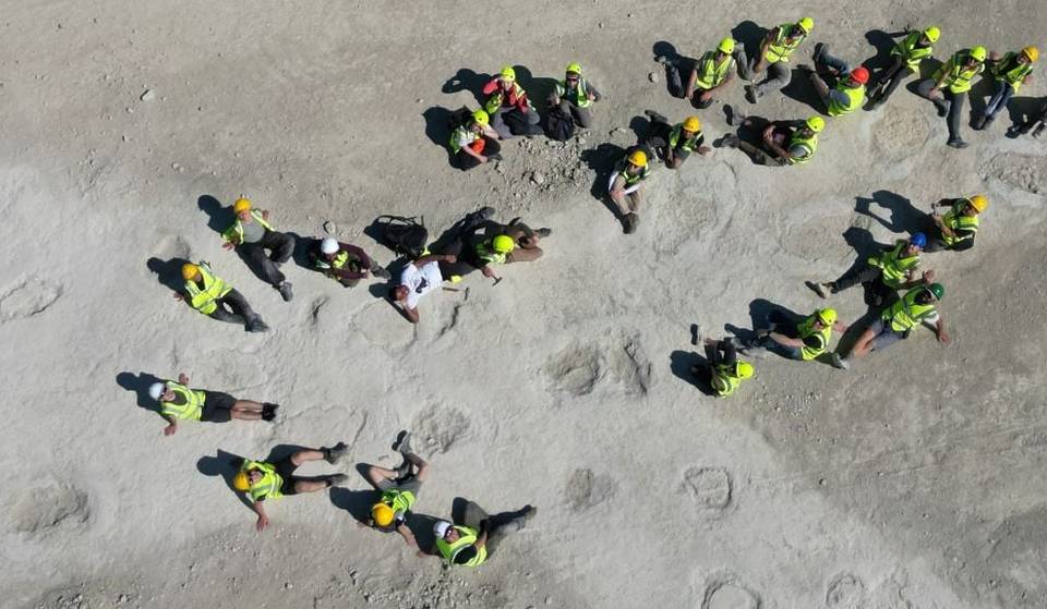 “Never Seen Before” Largest Dinosaur “Highway” In Europe Has Been Discovered In The UK Dating Back 166 Million Years – Boasting Almost 100 Footprints